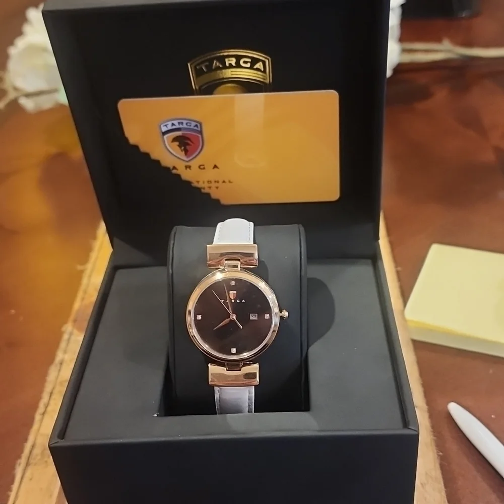 NWT LADIES LUXURY LEATHER WATCH